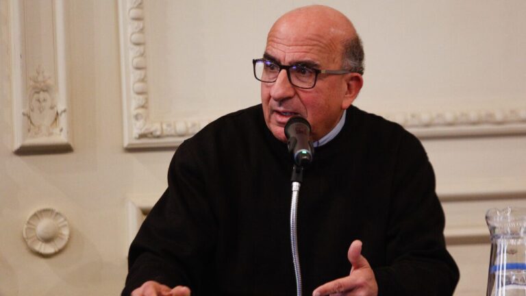 Cardenal Chomalí critica proyecto de eutanasia y dice que 