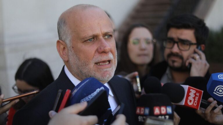 Ministro Elizalde rechaza acusación de intervencionismo electoral en campaña de Kast