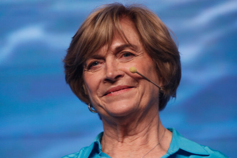 Evelyn Matthei propone sumar a Harold Mayne-Nicholls a su comando en eventual segunda vuelta: 