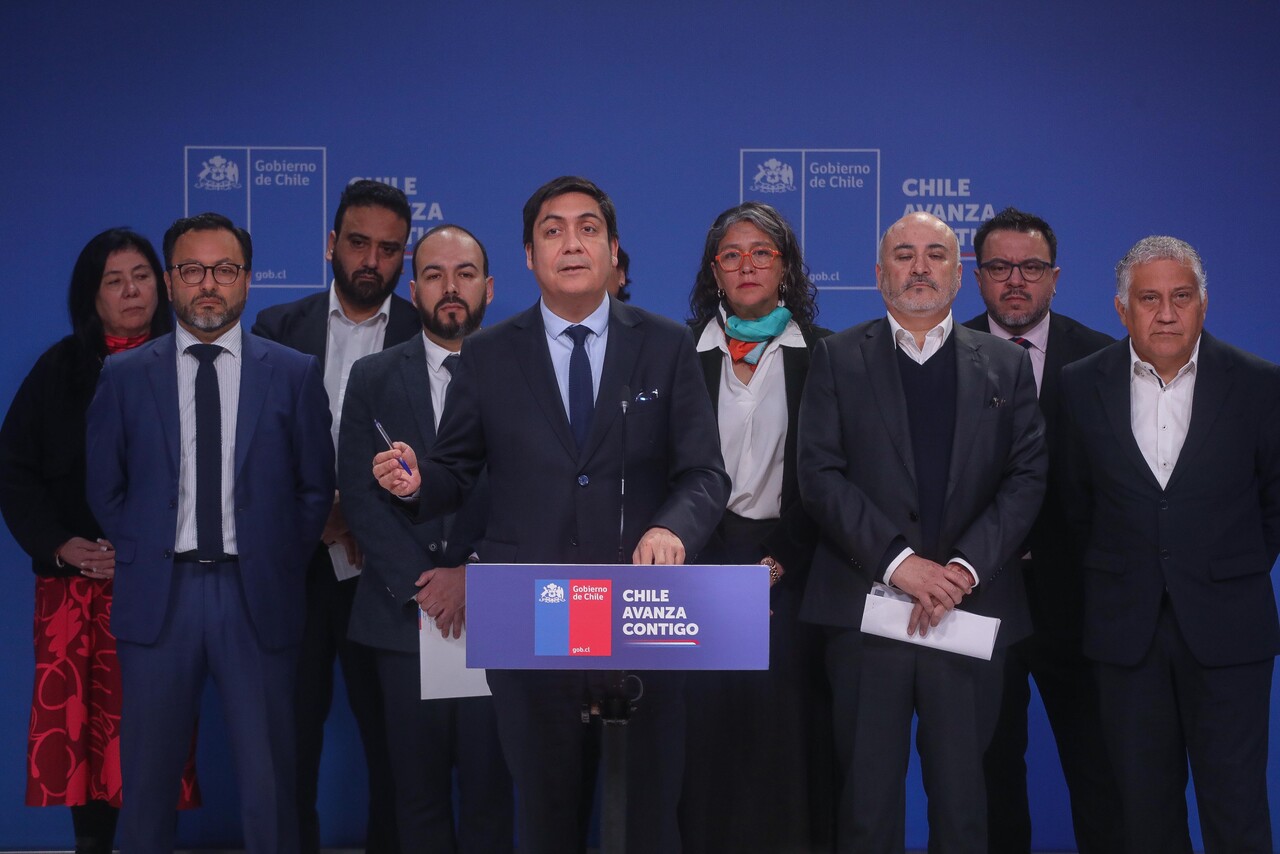 El subsecretario del Interior, Víctor Ramos, junto a diversos subsecretarios, realizan una vocería luego de la reunión de coordinación de estas carteras, en marco de las celebraciones por las Fiestas Patrias 2025 y el plan “Por un 18 Seguro” del Gobierno/Agencia Uno