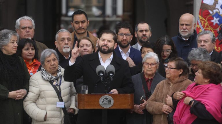Presidente Boric defiende reforma de pensiones y acusa que hay un 