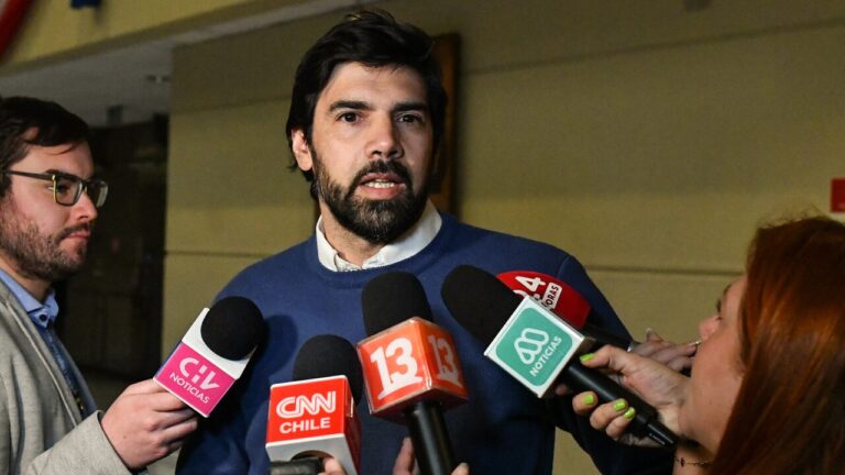 SII presenta querella por delitos tributarios contra el diputado Joaquín Lavín León