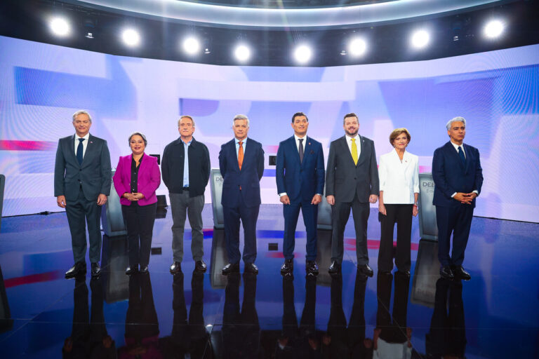 Panel Ciudadano UDD: Kast lidera intención de voto con 25%, seguido de Jara (23%) y Matthei (17%)