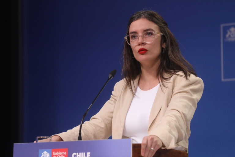 Gobierno asegura que caso de Bernarda Vera es el único registrado y respalda gestión de Cordero ante críticas de oposición