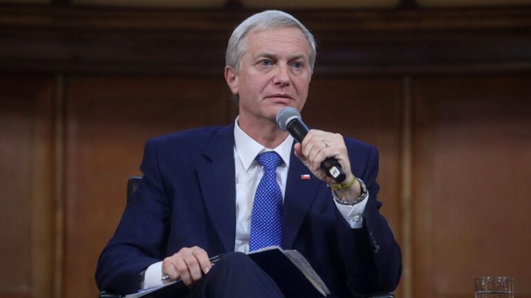 Kast dice que Boric se dio un 