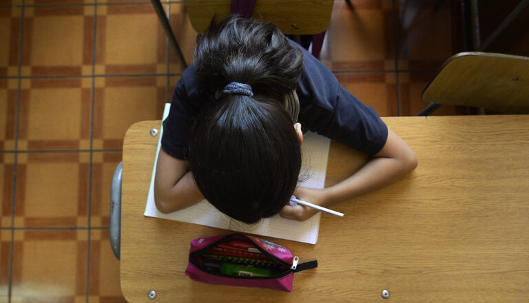 Se entregan hasta $82.181 por alumno: ¿Cuáles son los requisitos para recibir el bono por buenas notas este mes?