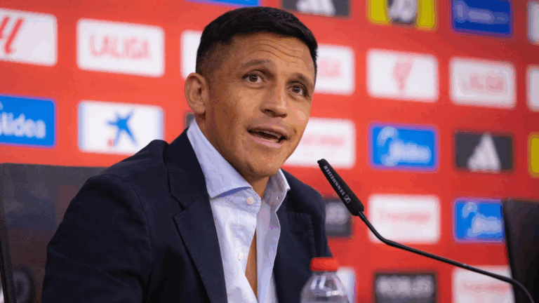 Alexis Sánchez se defiende en su presentación en Sevilla: “Con la pelota sigo siendo un chaval”