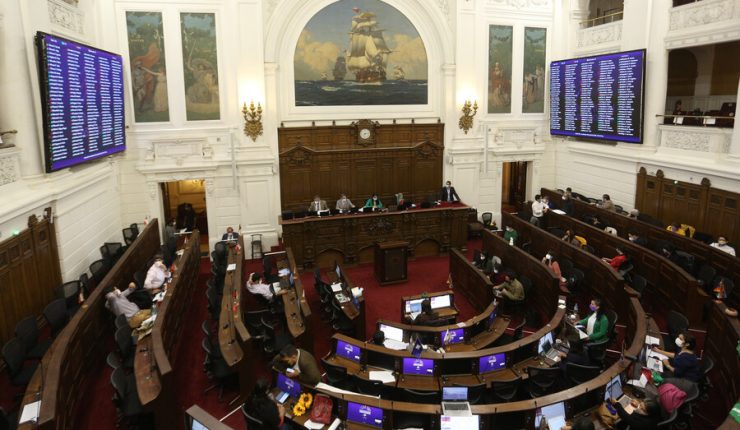 Comisión de Gobierno aprueba indicación que establece multa de hasta $103 mil por no votar