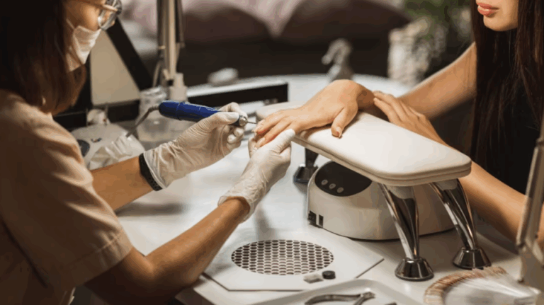 Unión Europea prohíbe químico presente en algunos esmaltes de uñas en gel: Advierten por 