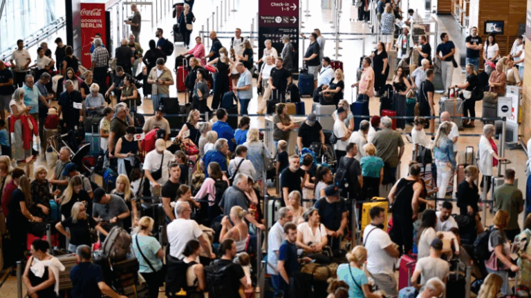 Las interrupciones por ciberataque a aeropuertos de Londres, Berlín y Bruselas continuarán este domingo