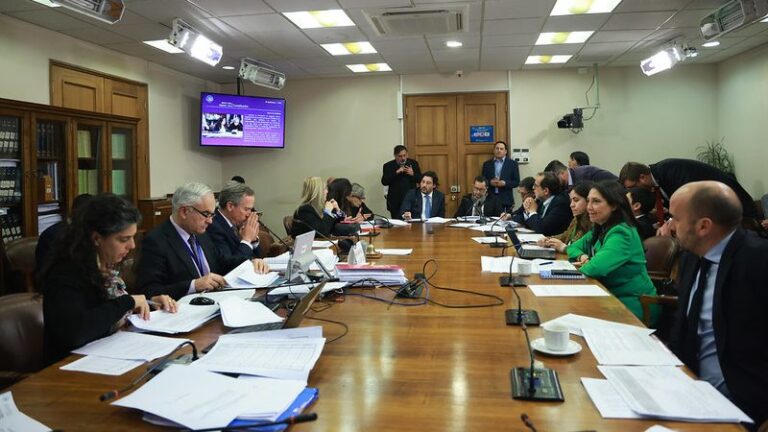 Comisión de Constitución aprobó que parlamentarios que renuncien a su partido cesen en sus cargos: ¿Qué viene ahora?