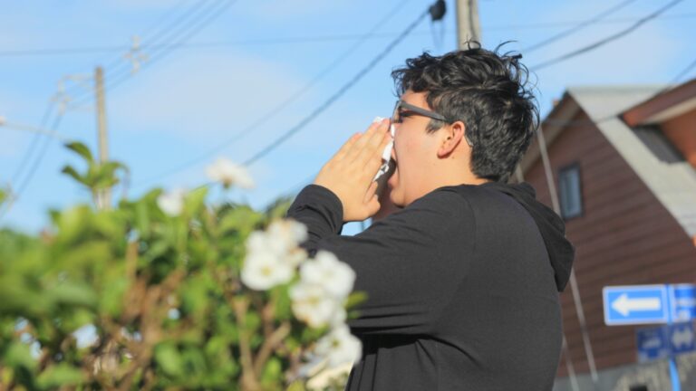 ¿Tengo alergia o estoy resfriado? Experto te explica cómo identificar correctamente los síntomas clave