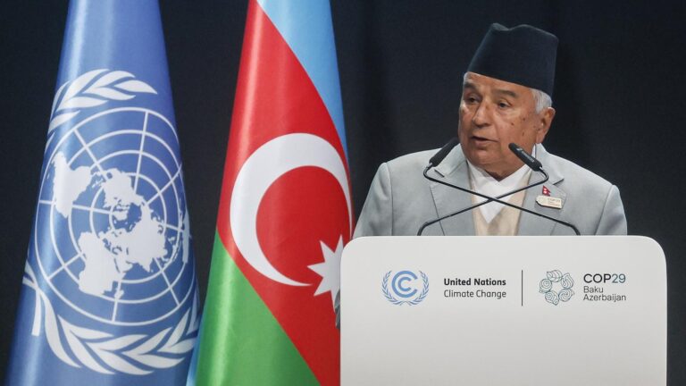 Presidente de Nepal compromete una 