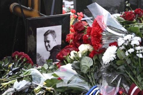 Viuda de Navalny asegura que pruebas de laboratorio demuestran que el opositor ruso fue envenenado en prisión