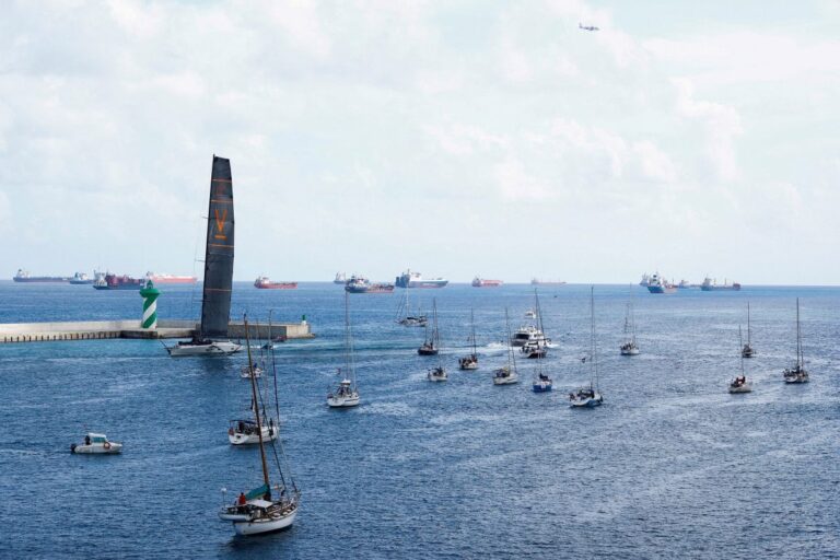 La flotilla de ayuda para Gaza afirma que un dron impactó contra uno de sus barcos en un puerto de Túnez