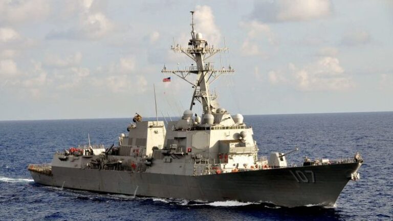 Expertos se muestran escépticos sobre la legalidad del ataque de Trump a un supuesto barco con drogas en el Caribe