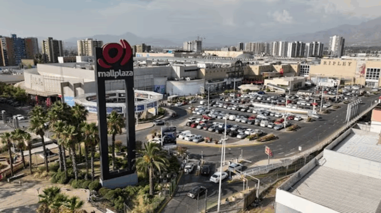 Hombre muere tras ser reducido por guardias en Mall Plaza Vespucio: Se habría descompensado y agredido a tres personas
