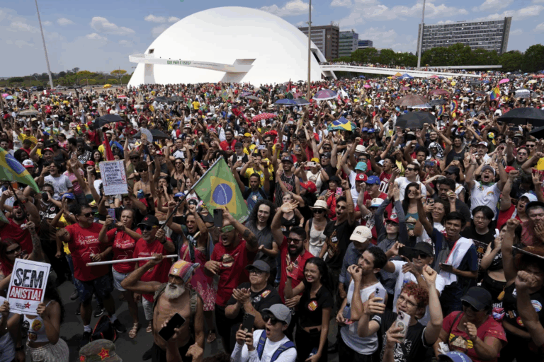 Miles de brasileños protestan contra proyecto de ley que pretende dar amnistía a Bolsonaro y otros colaboradores