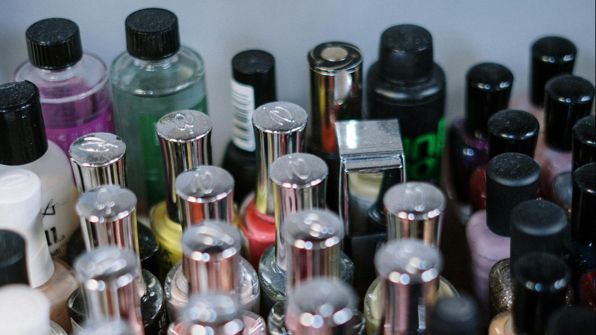 Unión Europea prohíbe químico presente en algunos esmaltes de uñas en gel/Pexels