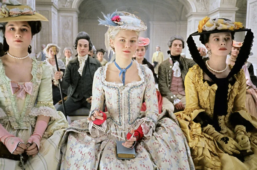 La película de Sofia Coppola, ganadora del Oscar en 2006, "María Antonieta", basada en la autobiografía de Antonia Fraser de 2001, fue un momento decisivo en el legado de la reina. Columbia/Zoótropo americano/Sony//Shutterstock