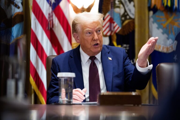 Trump pide a Hamás entregar rehenes y confiar en él para negociar paz