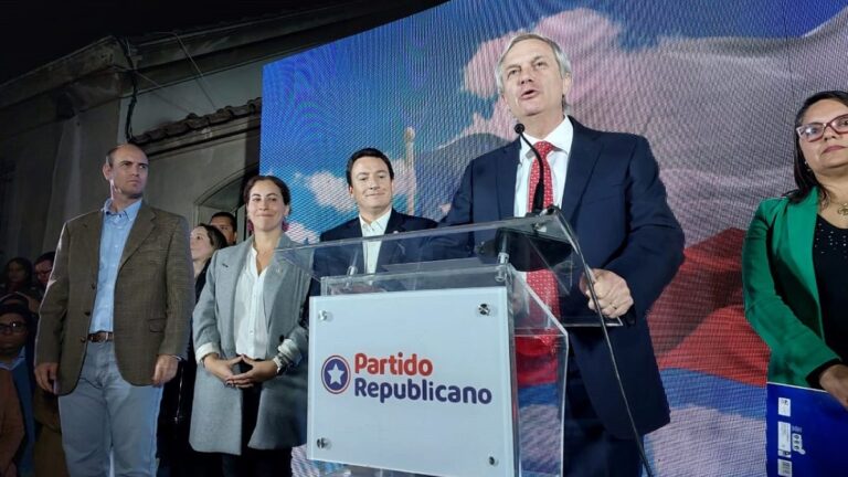 Dirección, La Moneda: Republicanos propone Estado de Sitio en su gobierno y el seguimiento de la tensión entre Jara y Montes