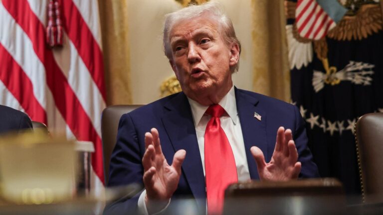 Trump anuncia que enviará a Colombia y Ecuador a dos supervivientes de ataque contra submarino en el Caribe