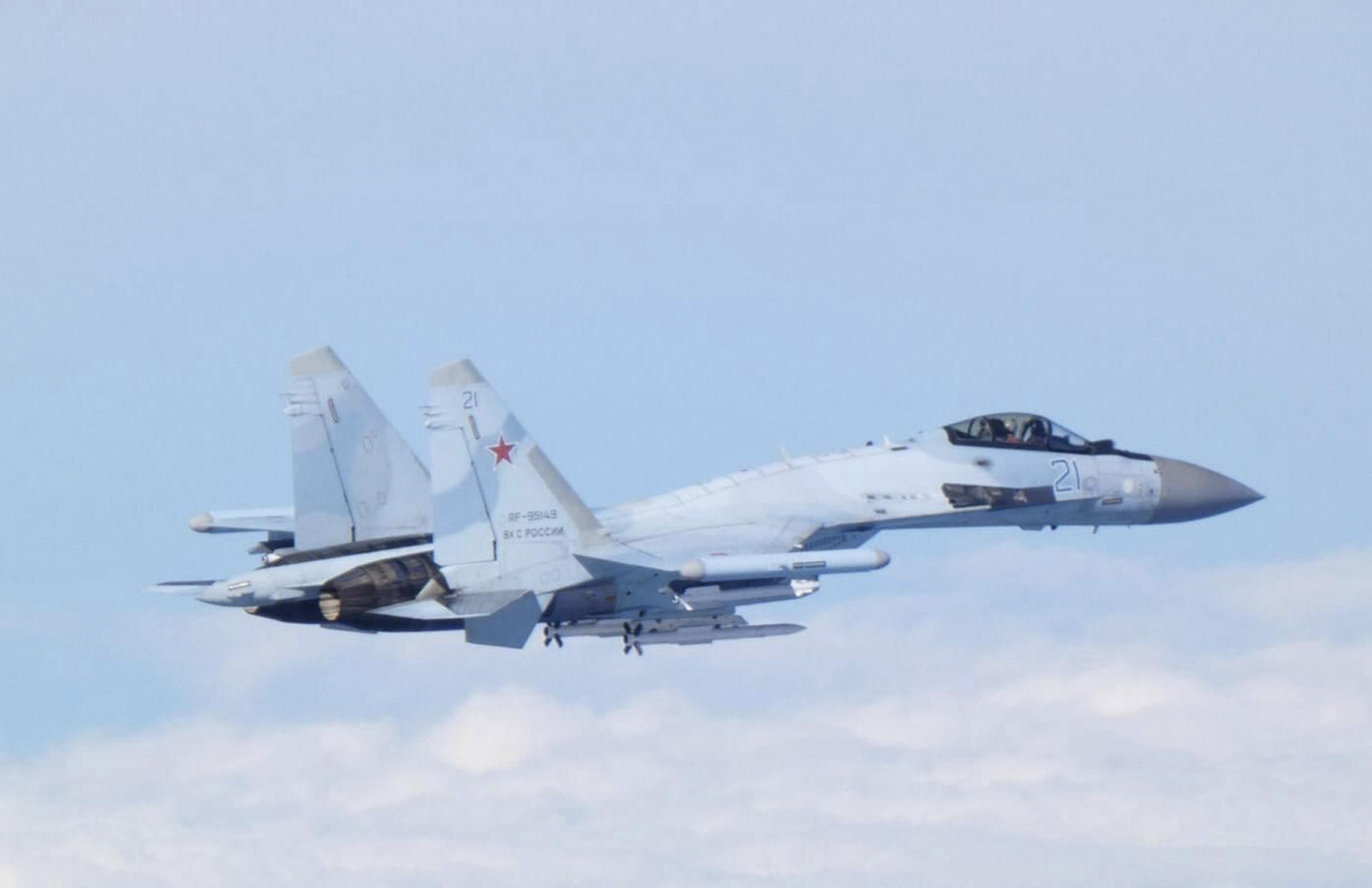 Japón envió cazas este viernes para interceptar y monitorizar a un grupo de aeronaves rusas, entre ellas bombarderos con capacidad para transportar armas nucleares, que volaron cerca de su territorio, dijeron las autoridades del país. EFE/ Cuenta de X de Koizumi Shinjiro, ministro de Defensa de Japón 