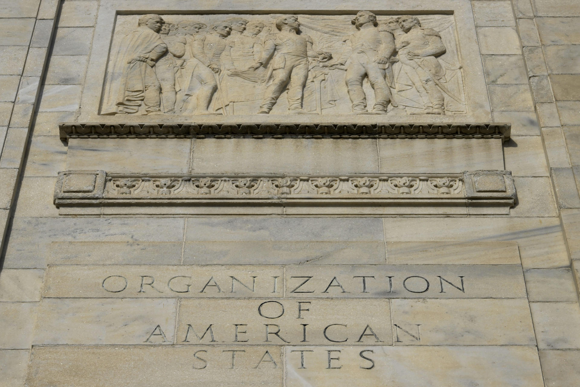 Fotografía que muestra la fachada de la Organización de los Estados Americanos (OEA) este jueves, en Washington (Estados Unidos). EFE/ Lenin Nolly