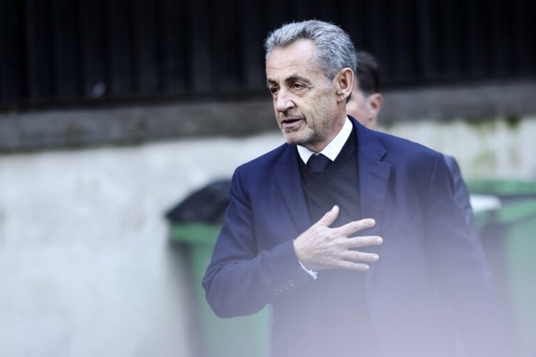 El expresidente de Francia Nicolas Sarkozy entra a prisión para cumplir su condena de cinco años