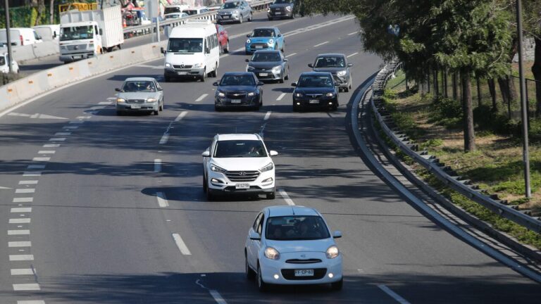 Peaje a luca, restricción para camiones y más: Anuncian medidas para este fin de semana largo