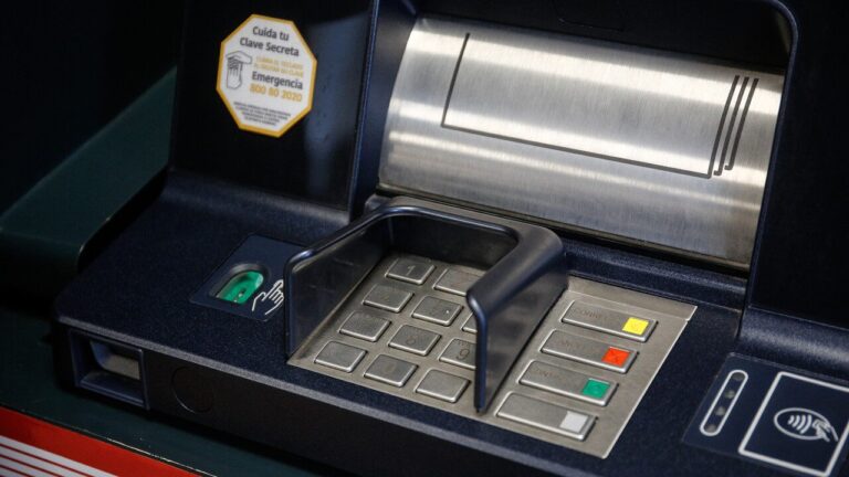 Asociación de Bancos lanza línea telefónica para emergencias bancarias: Así funcionará