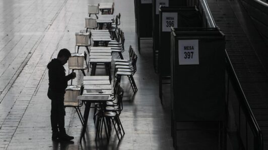 Encuesta CEP: 42% dice que votaría por candidatos a diputados y senadores que sean de derecha