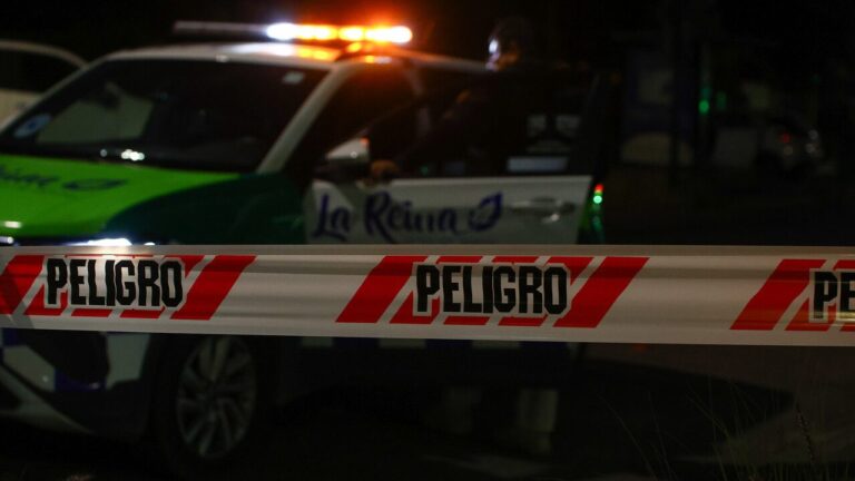 Son un padre y sus dos hijos: Lo que se sabe de los cuerpos encontrados al interior de una casa en La Reina