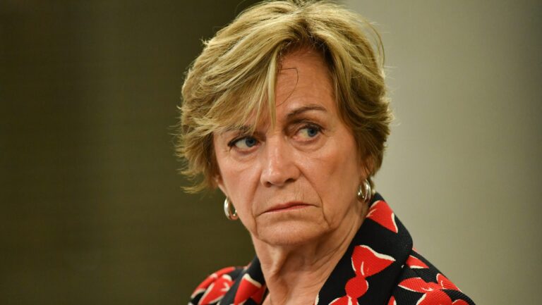 Matthei propone ubicar penales en el desierto de Chile: “No pueden estar en Santiago las cárceles”