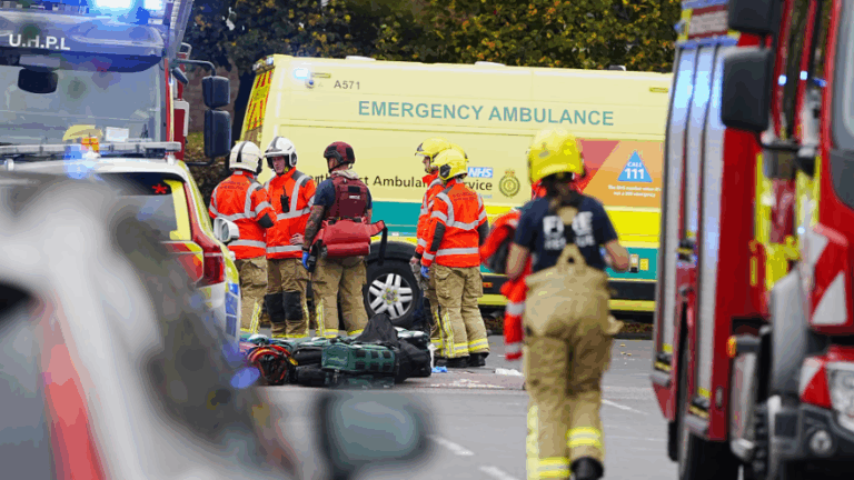Al menos dos personas murieron y tres quedaron heridas tras apuñalamiento y atropello en una sinagoga de Manchester