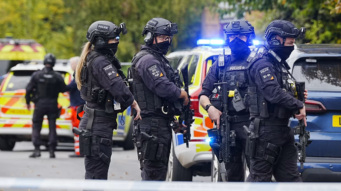 Policía confirmó detención de dos sospechosos tras ataque a sinagoga en Manchester