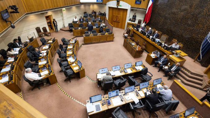 Avanza en el Senado proyecto que prohíbe tenencia de armas de fuego a personas procesadas por violencia intrafamiliar