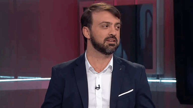 Sharp dice que no está de acuerdo con el apoyo jurídico del Gobierno a Pardow: 