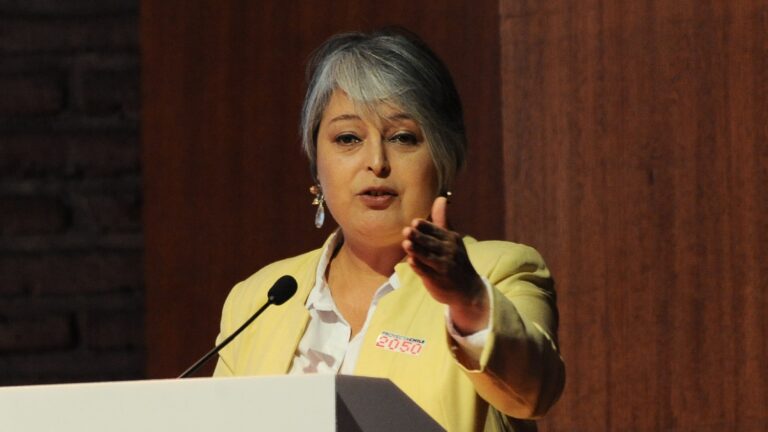 Senador PC e integrante del comando de Jara marca distancia de Boric: 