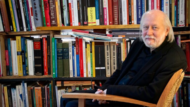 László Krasznahorkai: Dónde encontrar (en Chile) los libros del ganador del Premio Nobel de Literatura 2025