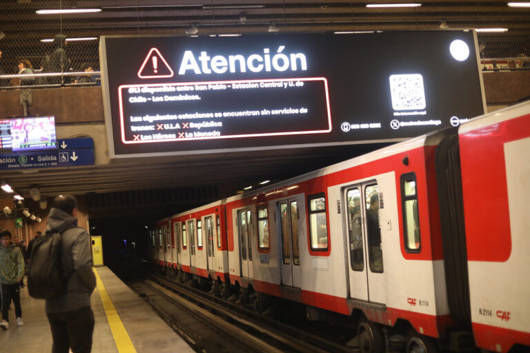 Metro informa retraso en tres líneas por problemas en sistema eléctrico: Línea 5 se encuentra funcionando parcialmente