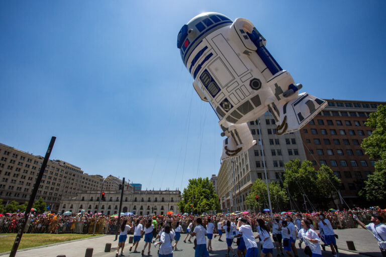 Paris Parade 2025: Confirman fecha del tradicional desfile navideño que volverá a las calles de Santiago