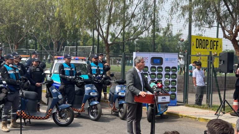 Peñalolén incorporó motos eléctricas y retenes móviles para enfrentar el aumento de 