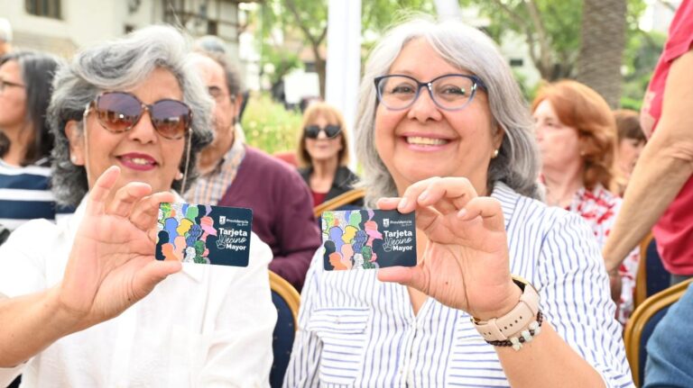 Descuentos de hasta 78%: Así es la nueva Tarjeta Vecino Mayor lanzada por la Municipalidad de Providencia