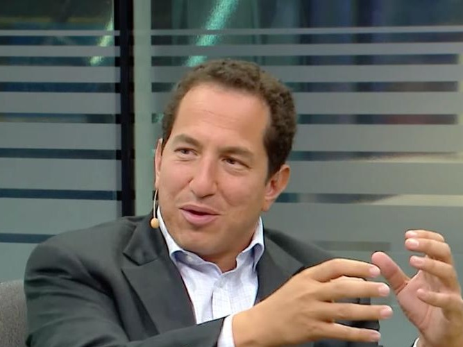 Alexander Heffner, periodista político estadounidense: “La forma en la que el discurso se ha transformado es lo más problemático, porque abre la puerta a la guerra civil”