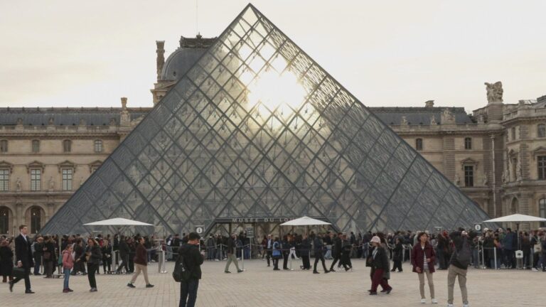 Robo al Museo del Louvre: Los dos detenidos reconocieron 