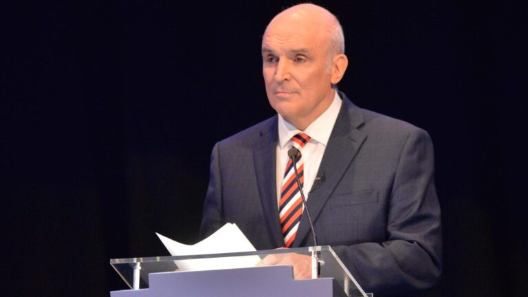 Diputado de Milei renuncia a su candidatura por presuntos vínculos con empresario investigado por fraude y narcotráfico