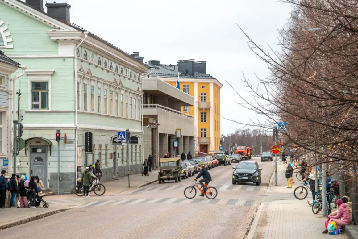 El Campeonato Mundial de Air Guitar es una de las innovaciones culturales de Oulu, en Finlandia. snik2016/iStock Editorial/Getty Images