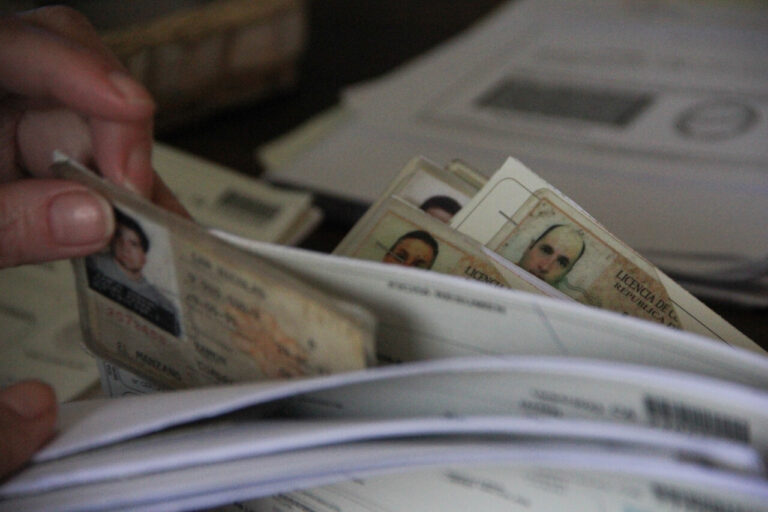 Alcaldes atribuyen a una “tormenta perfecta” el colapso en la renovación de licencias de conducir: “Bajó a la mitad de su velocidad”